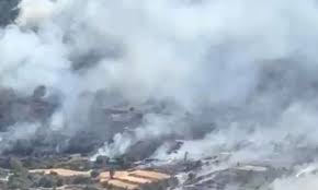 Sept villages incendiés à Gramsh, l'incendie toujours hors de contrôle
