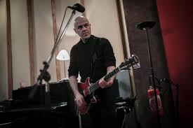 Dominique A ne jouera plus à l’Olympia et au Casino de Paris, deux salles dans le giron de Vincent Bolloré