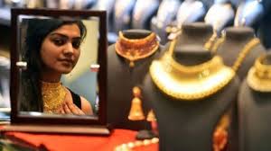 Gold Silver Price Fall: अचानक चांदी के दाम में बड़ी गिरावट, सोना भी सस्ता... इतना रह गया 10 ग्राम का भाव