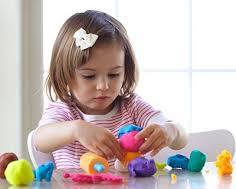 صورة Kids playing with playdough