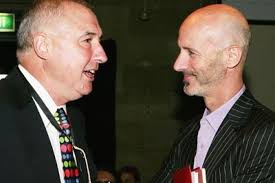 Richard Carleton (R) talks to Simon Lock. - 1747566-3x2-940x627