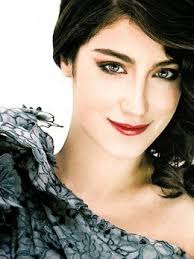 Résultat de recherche d'images pour "photos de hazal kaya"