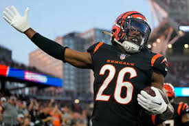 Broncos make their 1st outside signing of free agency