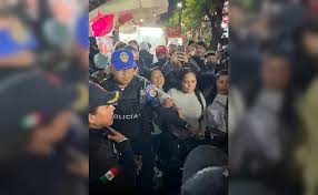 Riña entre comerciantes y personal de la alcaldía Cuauhtémoc deja un detenido