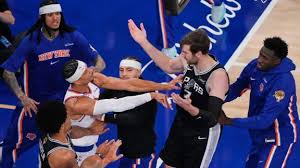 Luke Kornet on the court