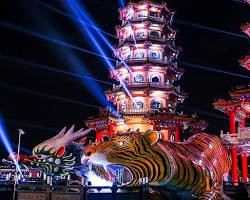 Dragon & Tiger Pagodaları, Tayvan resmi