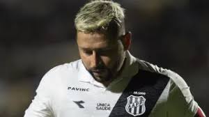 "É uma vergonha": Cria do Paraná, camisa 10 ameaça abandonar clube