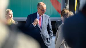 Maritime Konferenz in Emden: Kanzler kündigt Geld für die Küste an