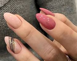 Image de Pink Almond Nails with Metallic Accents