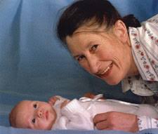 Elizabeth Buttle (60 años) y Joseph David (2 meses). A pesar de la diferente de edad, ... - nata