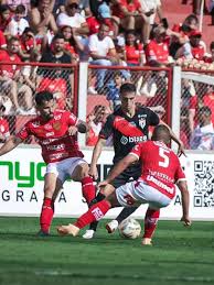 Atlético-GO e Vila Nova duelam por uma vaga na final do Goianão