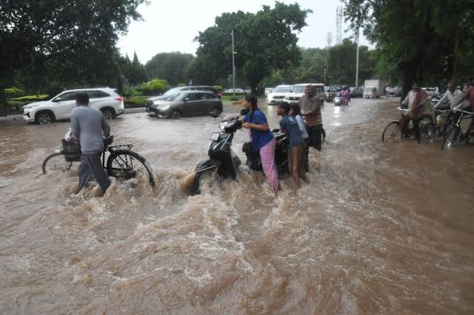 Heavy rain in Chandigarh tricity leaves several areas waterlogged; traffic disruptions reported as weather department forecasts more rain ahead