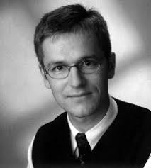 Bernd Oestereich ist Geschäftsführer der oose.de Dienstleistungen für innovative Informatik GmbH und Autor international verlegter, teilweise prämierter ... - boe