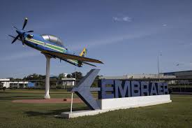 Embraer (EMBJ3) dispara após balanço e supera R$ 100 com resultado acima do esperado