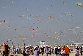 نتیجه تصویری برای جشنواره بادبادکها در شاهین شهر