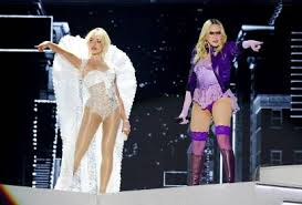 Como Madonna e Sabrina Carpenter usaram a moda para botar o corpo em jogo? | Vitrine