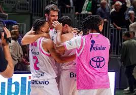 Hazaña en Málaga, por Wong, con Pelos y a lo épico (100-101)