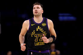 Lakers divulga declaração final sobre o status de Luka Doncic com Hawks