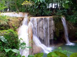 Resultado de imagen para cascada de agua azul
