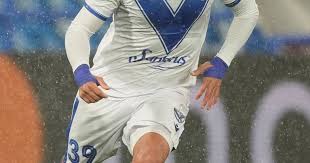 ¡Bombazo en Vélez! FIFA suspende a Machuca: ¿Qué hay detrás? - Imagen ilustrativa del artículo