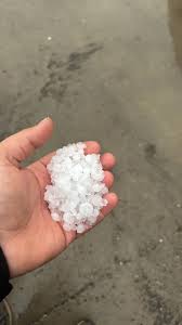 El granizo tiñe de blanco calles y cultivos de varios pueblos de Zaragoza y Teruel