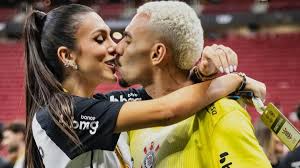 Pétala Barreiros se declara a Matheuzinho, do Corinthians, e repercute entre fãs: 'Não sabia desse casal'