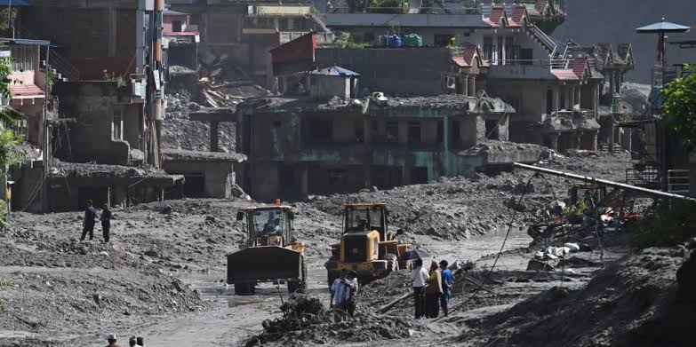 Nepal flood death toll rises to 903 as missing nearly doubles to 4,247; rescuers struggle to reach devastated communities
