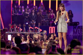 Taylor Swift Wins 7 Awards at iHeartRadio Music Awards 2026, Including Artist of the Year for 3rd Time in a Row