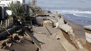 Resultado de imagen de fotos del temporal en laa playa de la Malvarrosa