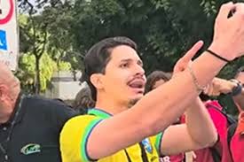 TJDFT condena influencer que gravava aulas na UnB e difamava professor