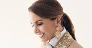 Lucero se reinventa acompañándose de mariachi, sierreño y tumbado