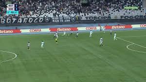 Aos 30 seg do 1º tempo - chute de dentro da área defendido de Álvaro Montoro do Botafogo contra o Grêmio