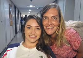 Lais Souza conhece a dra. Tatiana Sampaio, da polilaminina, após 12 anos tetraplégica