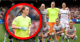 Ena Mahmutovic durfte gegen Barcelona nicht im Bayern-Trikot spielen – was steckt dahinter?