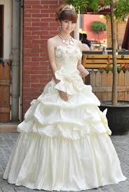 Hasil gambar untuk gaun pengantin