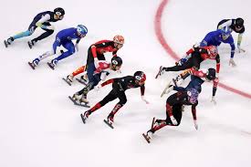 Le regole dello short track a Milano Cortina 2026: curve strette e sorpassi decisivi