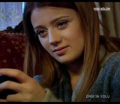 Gizem Karaca d. 9 Temmuz 1992, İstanbul - Gizem_Karaca_1_131359