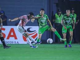 Libertad-San Lorenzo; choque entre equipos golpeados en la ciudad universitaria