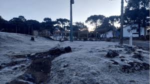 Ciclone extratropical e frente fria atingem Sul e Sudeste do Brasil