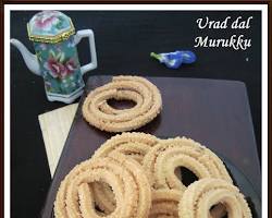 Murukku being made