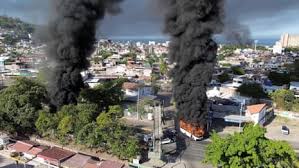 Violence erupts in Mexico after security forces kill cartel leader 'El Mencho' - video