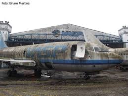 Resultado de imagem para SUCATA DE AVIÃO