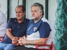 Muricy pressionado pelas denúncias contra Casares. Aliados do presidente dizem que, se sair, será uma ‘traição’. Ele não sabe o que fazer