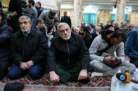 ببینید | تصویری از حضور سردار قاآنی در حرم مطهر امیرالمؤمنین برای تشییع پیکر رهبر شهید