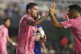 Rodrigo De Paul marcó su primer gol con la camiseta rosa