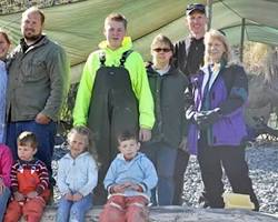 Alaskan The Last Frontier Kilcher family homestead scenery and cast members Atz Lee and Otto Kilcher, do AI tạo