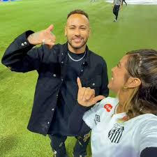 Neymar realizou sonho de torcedora símbolo do Santos meses antes de sua morte; assista