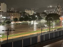Chuva intensa transborda Paraibuna, fecha Mergulhão e tem deslizamentos em vários pontos de Juiz de Fora
