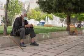 معاون وزارت بهداشت: با افزایش موارد کرونا، استفاده از ماسک در فضاهای بسته ضروری است