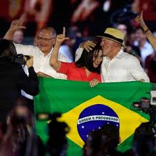 Campanha quer 'desavermelhar' o PT, mas dona Lu ensina o partido a voltar ao vermelho